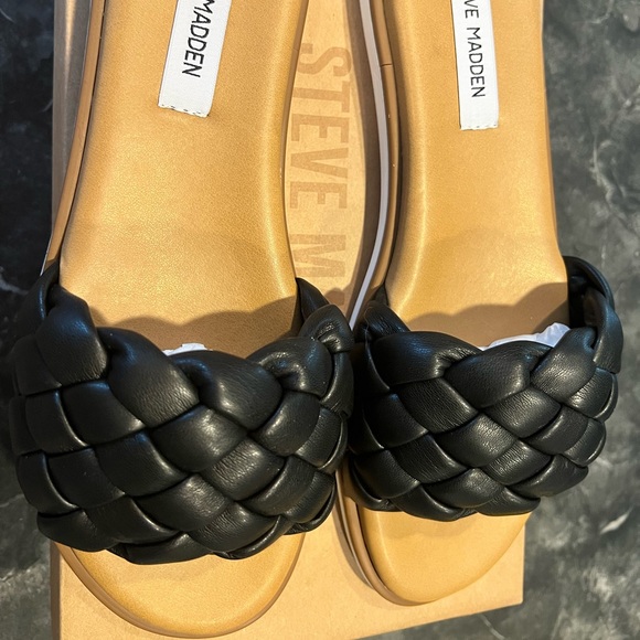 Steve Madden Flat Sandals - Picture 4 of 4
